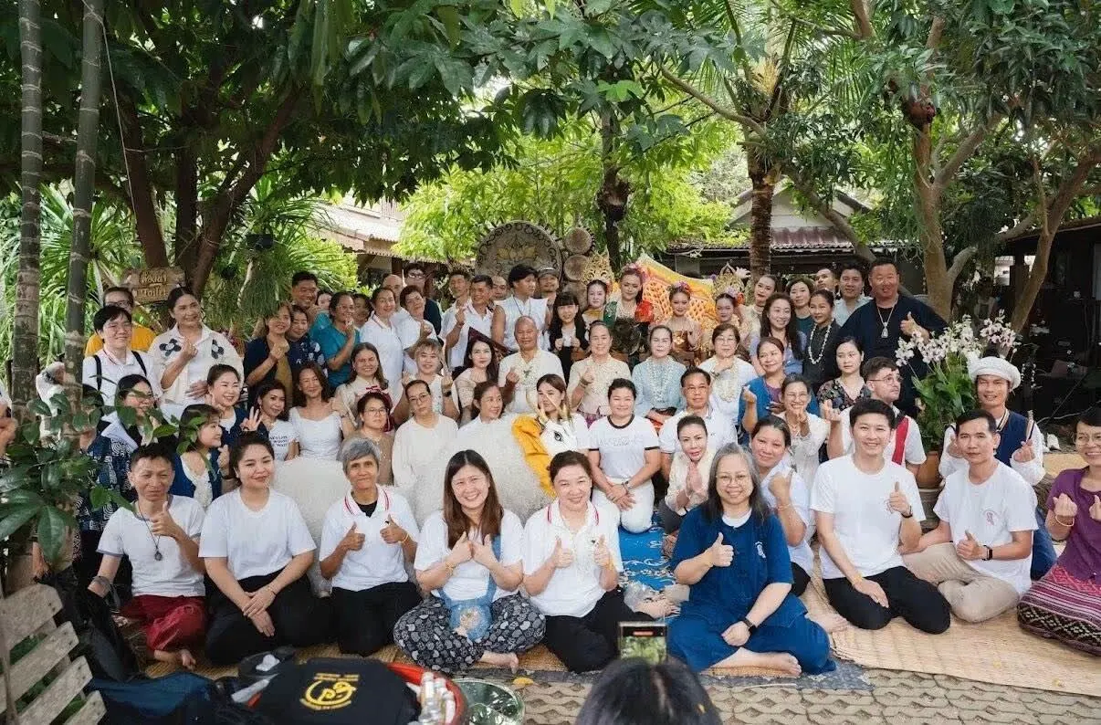 Wai Kru gathering under the trees